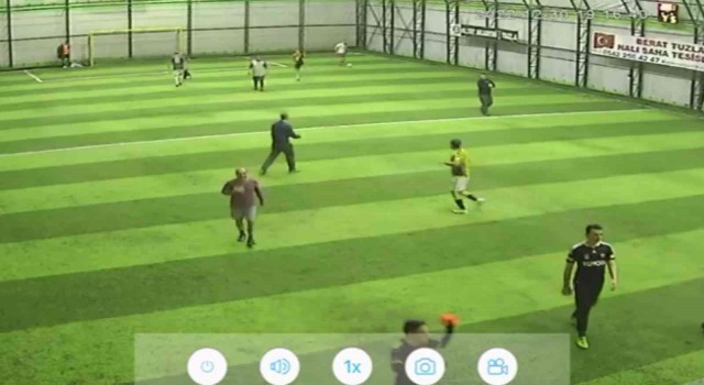 Halı sahada maç yaparken kalp krizi geçirip hayatını kaybetti