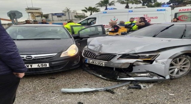Hatayda trafik kazası: 1 ölü, 2 yaralı