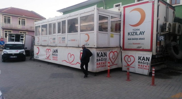 Hisarcıkta kan bağışı kampanyasına yoğun ilgi