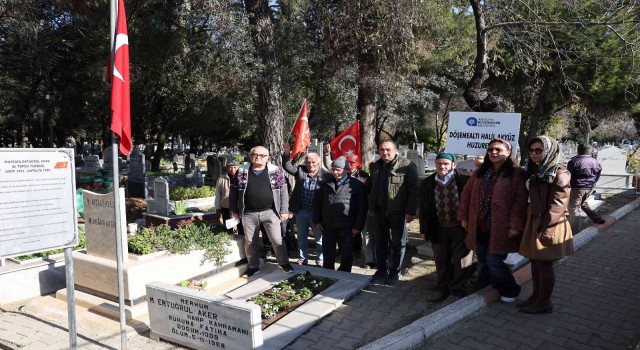 Huzurevi Sakinleri Topçu Yüzbaşını mezarı başında andı