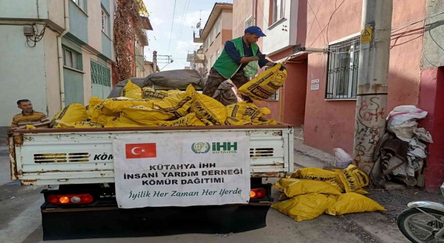 İHHdan 110 aileye odun ve kömür, 60 aileye soba yardımı