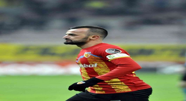 İlhan Parlak ilk golünü attı