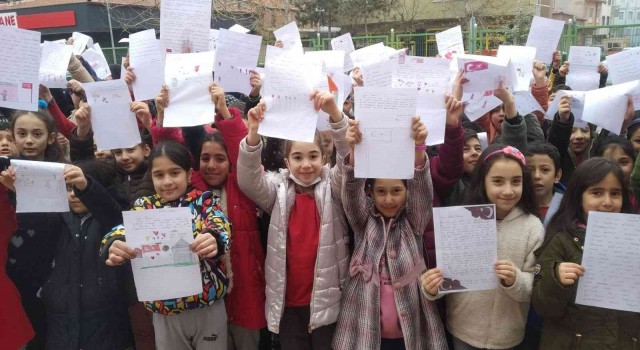 İlkokul öğrencilerinden Bakan Yardımcısı Dereye hem teşekkür hem de talep mektubu