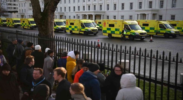 İngiltere ve Gallerde ambulans çalışanları ikinci kez grevde