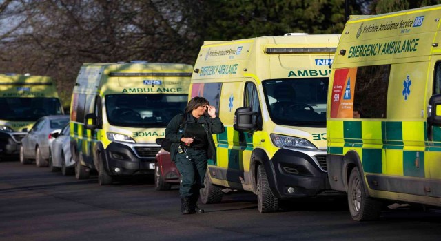 İngilterede ambulans çalışanlarından yeni grev dalgası