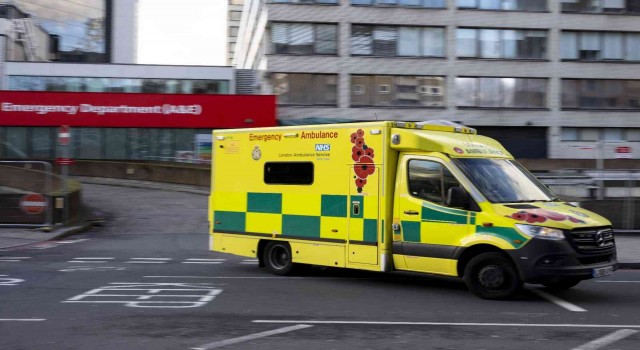 İngilteredeki ambulans çalışanlarından şubat ve martta 4 günlük grev kararı