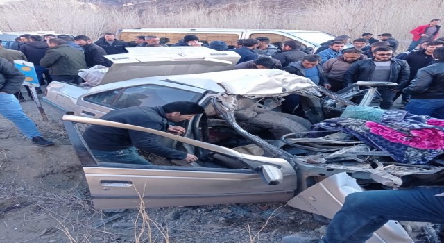 İranda Türk vatandaşları kaza yaptı: 4 ölü, 1 ağır yaralı