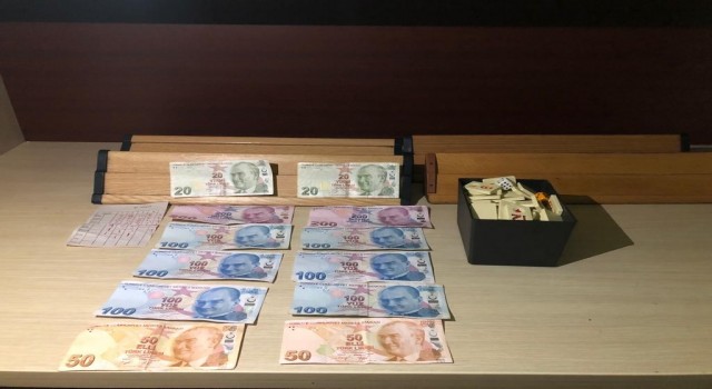 İş yerinde kumar oynatıldığı denetimde ortaya çıktı, toplanan paraya el konuldu