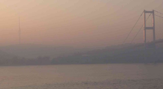 İstanbul 2023e sisle uyandı