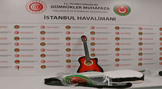 İstanbul Havalimanında uyuşturucu operasyonları: Gitar kılıfından ve terlik tabanından uyuşturucu çıktı