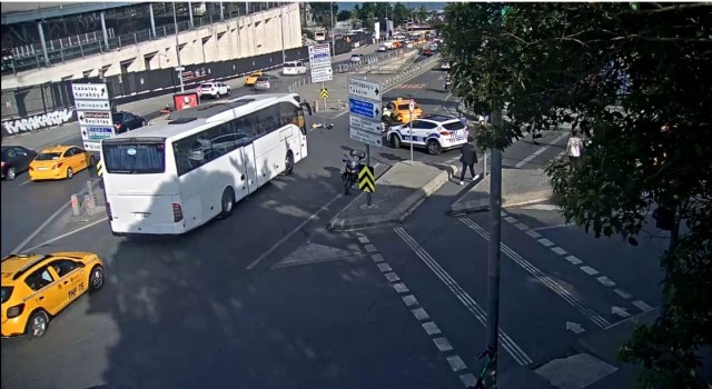 İstanbulda film gibi olay kamerada: Alkollü taksici çarptığı polisi sürükleyip kaçtı