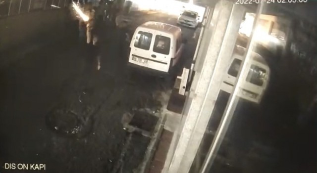 İstanbulda gece kulübüne silahlı saldırı kamerada: İçeridekiler ateşle karşılık verdi