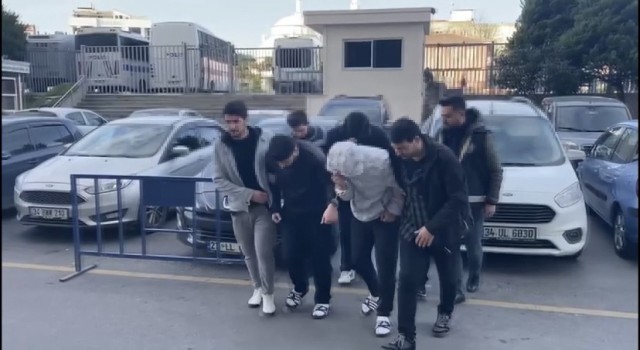 İstanbulda “Kara” lakaplı torbacı baskınla yakalandı: Yarım milyonluk uyuşturucu çıktı