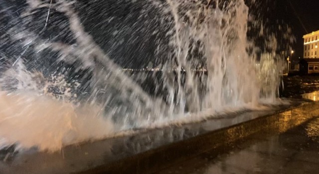İstanbulda lodos etkili oluyor