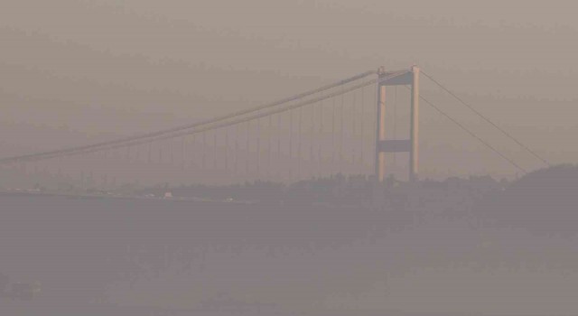 İstanbulda sis etkisini sürdürüyor