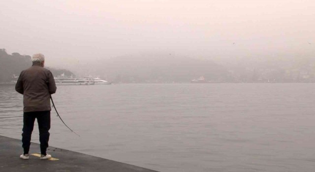 İstanbulda sis etkisini sürdürüyor