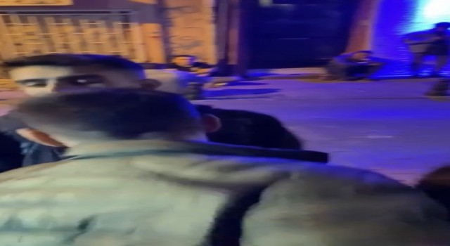 İstanbulda tekme, yumruk ve bıçaklı kavgalar kamerada: Genci öldüresiye dövdüler