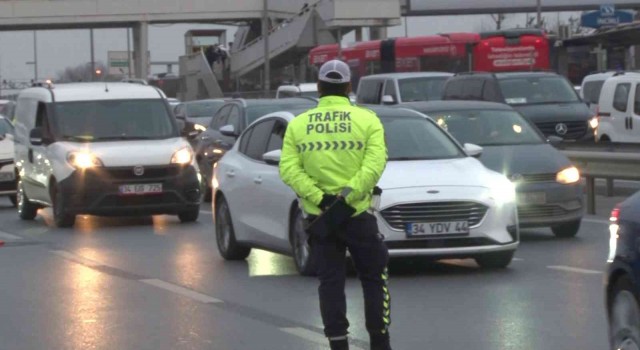 İstanbulda usulsüz çakar ve siren denetimi yapıldı