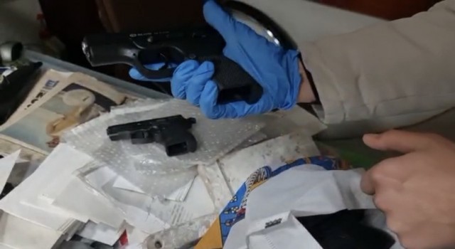 İstanbulda yılbaşı gecesi silah operasyonu: Suikast silahı ele geçirildi