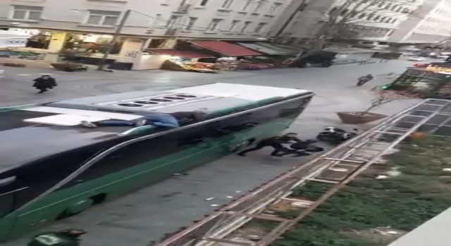 İstanbulda Yunanistana giden otobüsün üstüne gizlenen Faslı şahıslar yakalandı