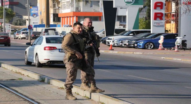 İşten çıkarılınca silahla şantiyeyi bastı, ekipleri alarma geçirdi