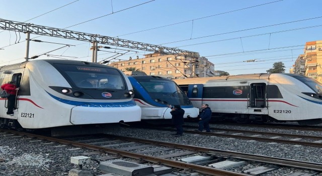İZBAN arızalandı: Yolcular kalasla tren değiştirdi