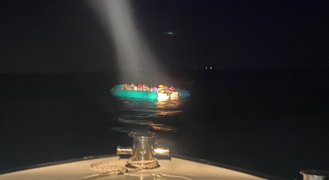 İzmirde 29 düzensiz göçmen kurtarıldı