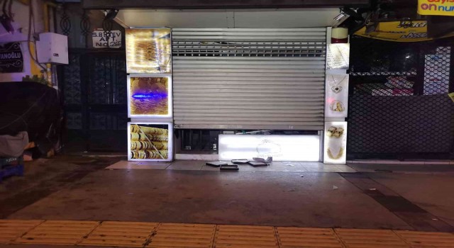 İzmirde kuyumcu soygunu: 5 bin lira değerinde ziynet eşyası çalındı