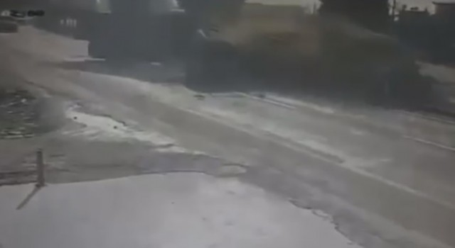 İzmirde tır ile kamyonun çarpıştığı feci kaza kamerada