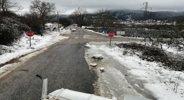 İzmirin yüksek kesimlerinde karla mücadele başladı