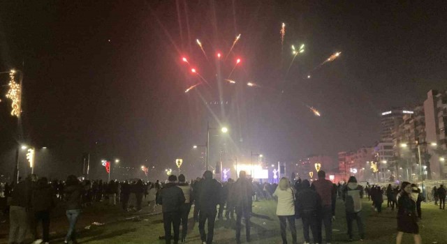 İzmirliler 2023e Gülşen konseriyle girdi