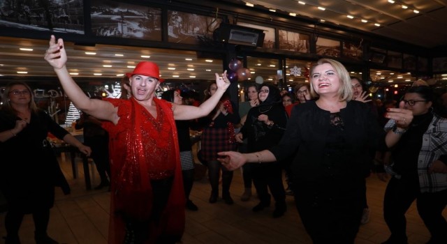 İzmitliler yeni yıla Gülümse Kafede girdi