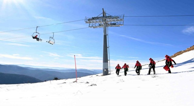 JAK timinden Keltepe Kayak Merkezinde arama kurtarma tatbikatı