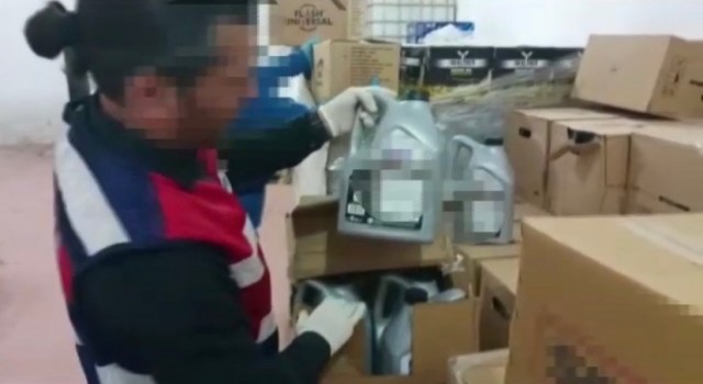 Jandarmadan kaçak motor yağı operasyonu: 70 bin litre ele geçirildi