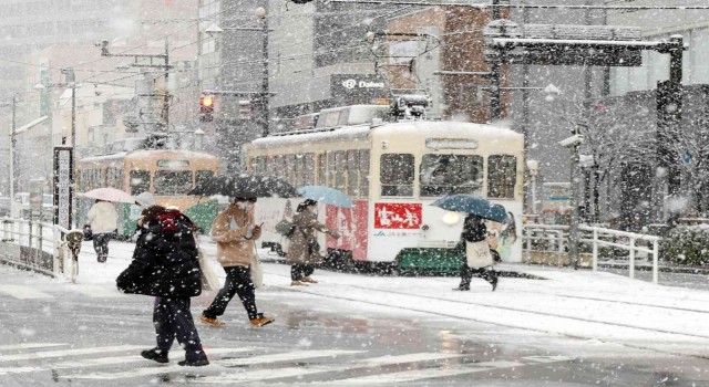 Japonyada yoğun kar yağışı: 280 uçuş iptal edildi