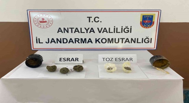 Jöle kutusunun içinden uyuşturucu çıktı