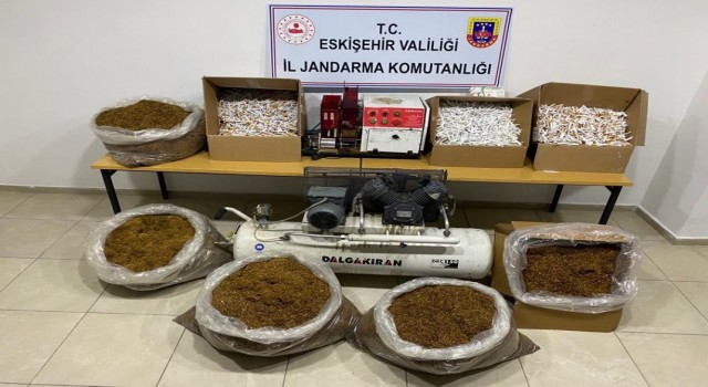 Kaçak tütün sattığı tespit edilen şüpheliyi jandarma yakaladı