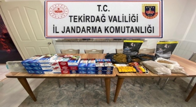 Kaçakçılara jandarma darbesi: Binlerce makaron, kilolarca kaçak tütün ele geçirildi