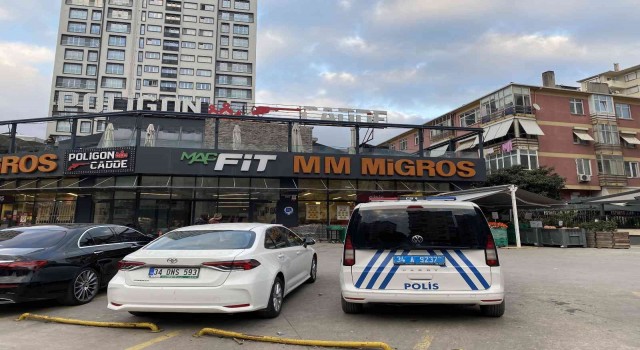 Kadıköyde poligona gelen şahıs silahla kendi kafasına ateş etti