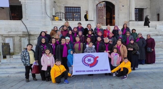 Kadınlar İstanbulun tarihi yerlerini gezdiler