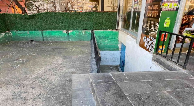 Kağıt toplayıcı kılığına girdiler, klimayı 3 dakikada götürdüler