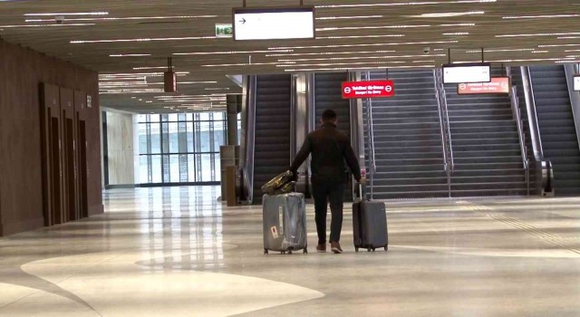 Kağıthane-İstanbul Havalimanı Metrosu yolcu taşımaya başladı