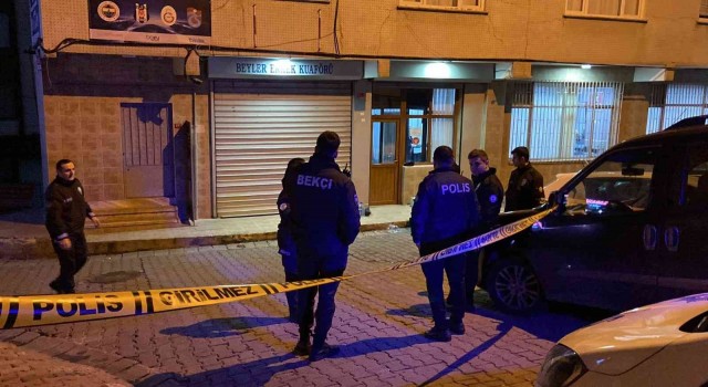 Kağıthanede motosikletli maskeli saldırganlar kıraathaneye silahlı saldırı düzenledi: 1i ağır 3 yaralı