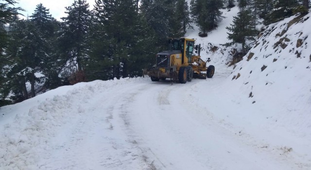 Kahramanmaraşta kar ve tipiden kapanan 186 mahalle yolu açıldı