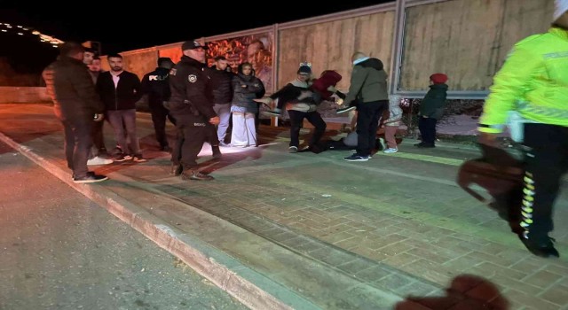 Kaldırıma çıkan sürücü, çocuğa çarpıp otomobili bırakarak kaçtı