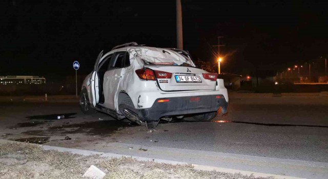 Kalp krizi geçiren eniştesini hastaneye götürürken kaza yaptı: 3 yaralı