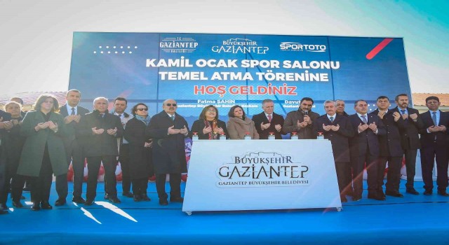 Kamil Ocak Kapalı Spor Salonunun temeli atıldı