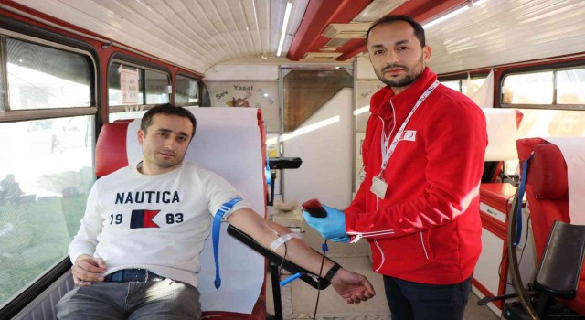 Kan bağışlayana atkı ve maç bileti hediye