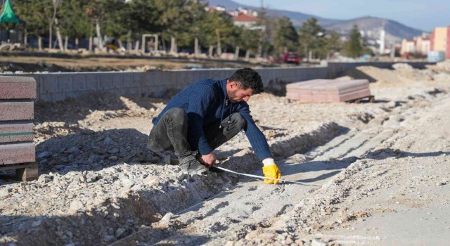 Kanal imalatının tamamlandığı projede kaldırım çalışmalarına başlandı