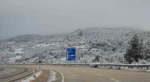 Karabük-Bartın karayolunda kar yağışı etkili oluyor